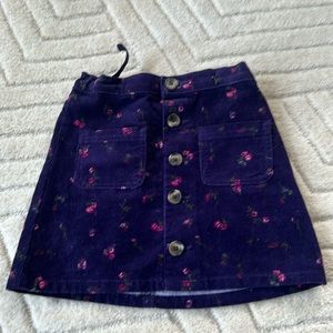 Children’s Place girls size 5 corduroy skirt w/ button front, adjustable waste.